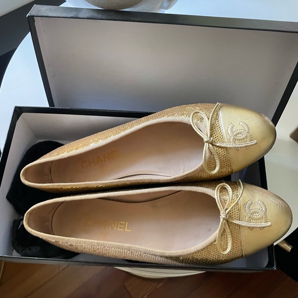 Gold Sequin Chanel Flats - Picture 5 of 9